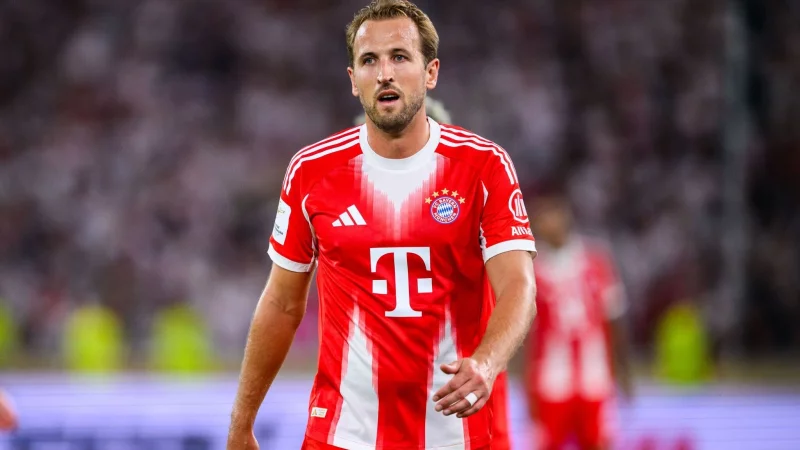 Das gro&szlig;e &laquo;T&raquo; auf den Bayern-Trikots - hier bei Harry Kane - symbolisiert die Partnerschaft des Rekordmeisters mit der Telekom. - &copy; Tom Weller/dpa