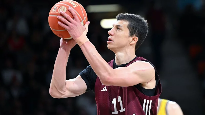 Vladimir Lucic und die Bayern-Basketballer stehen in den Playoffs unter Druck. - © Sven Hoppe/dpa
