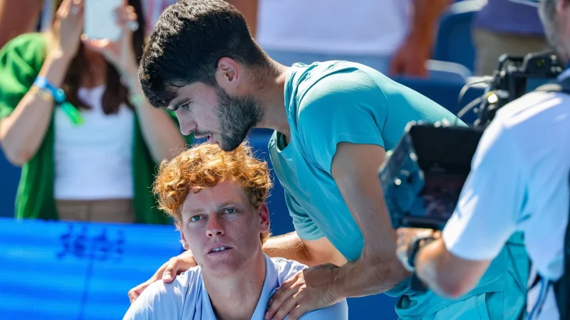 Jannik Sinner gab in Cincinnati erschöpft auf. - © Scott Stuart/ZUMA Press Wire/dpa