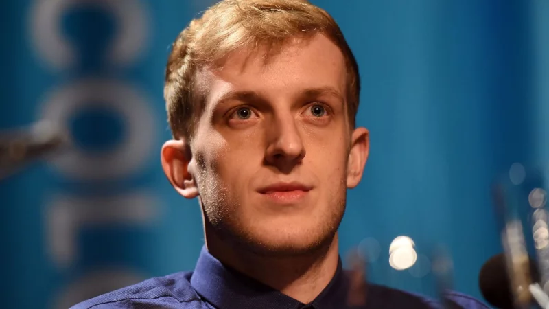 Mit &laquo;Der Absturz&raquo; schlie&szlig;t &Eacute;douard Louis seine Familiensaga ab, die mit &laquo;Das Ende von Eddy&raquo; begann. - &copy; Henning Kaiser/dpa