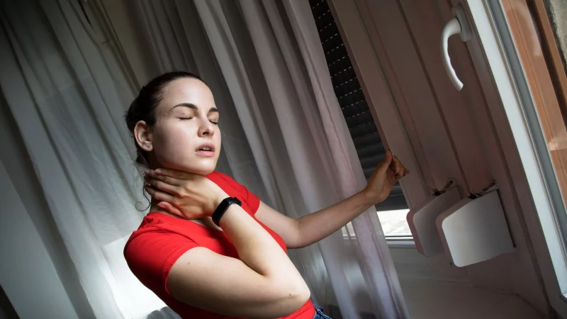 Gro&szlig;e Hitze kann dem K&ouml;rper zu schaffen machen. - &copy; Christin Klose/dpa-tmn