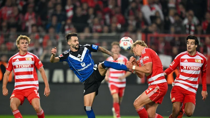 Dieser Tritt hat f&uuml;r HSV-Profi Vieira Folgen. - &copy; Soeren Stache/dpa