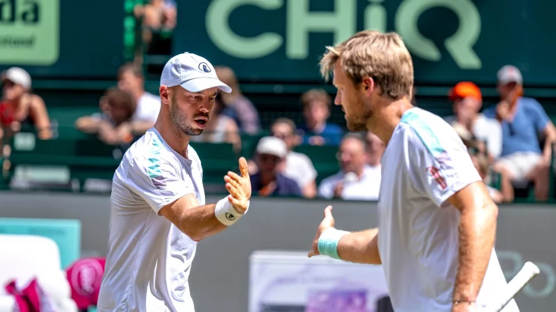 Tim P&uuml;tz (l) und Kevin Krawietz sorgten f&uuml;r den entscheidenden dritten Punkt gegen Japan. (Archivbild) - &copy; David Inderlied/dpa