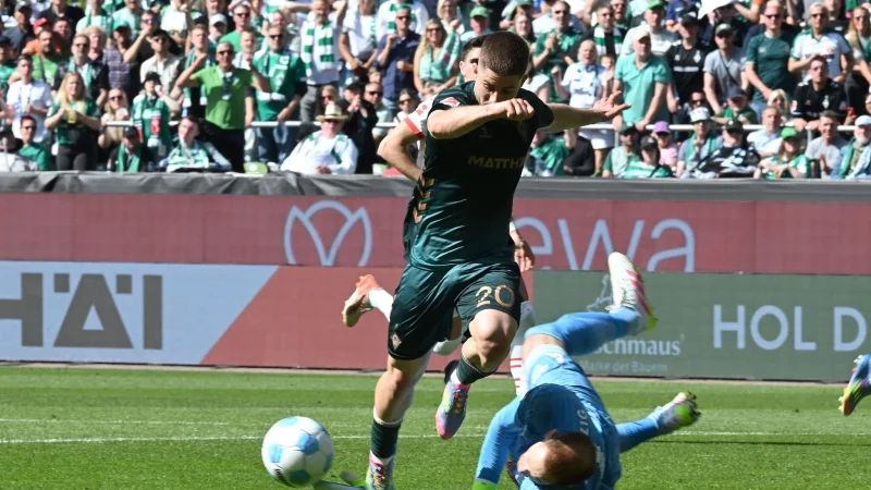 Romano Schmid hatte die große Chance zur Bremer Führung. - © Carmen Jaspersen/dpa