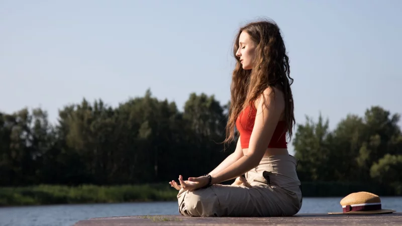 Auch in turbulenten Börsenzeiten die Ruhe bewahren? Wer sein Depot geschickt zusammensetzt, dürfte das wohl deutlich besser können. - © Christin Klose/dpa-tmn