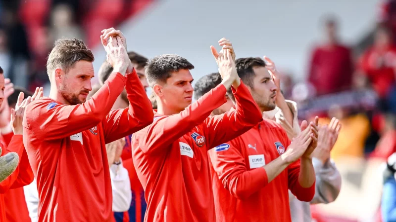 Patrick Mainka (l.) und die Heidenheimer kämpfen weiter gegen den Abstieg. - © Harry Langer/dpa