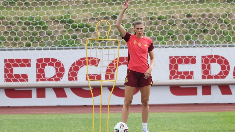 Jule Brand ist eine Weltklasse-Stürmerin im deutschen Team - © Daniel Löb/dpa