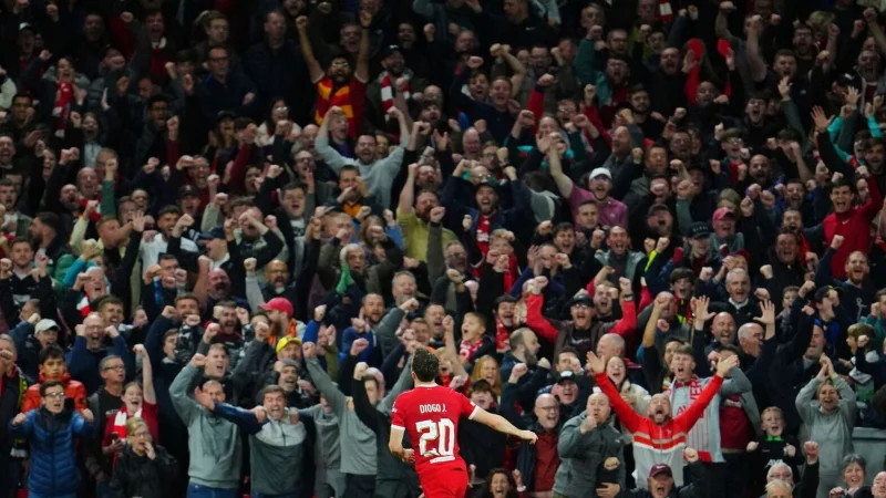 Diogo Jotas Nummer 20 wird in Liverpool verewigt. - © Jon Super/AP