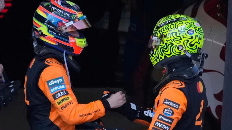 Nicht zu schlagen: Das McLaren-Duo. - © Darko Bandic/AP/dpa