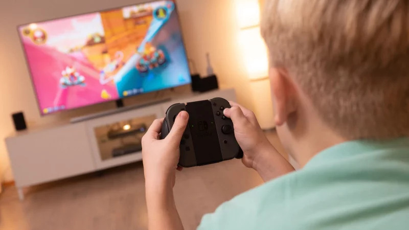 Haben Kinder unbeaufsichtigt einen In-App-Kauf getätigt, sollten Eltern schnellstmöglich Widerspruch einlegen. - © Benjamin Nolte/dpa-tmn