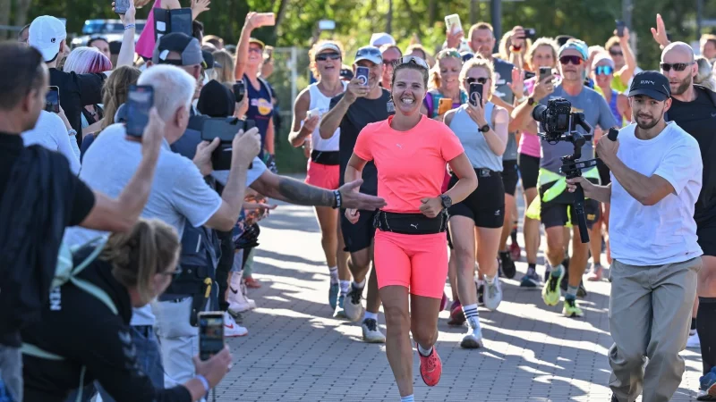 Joyce Hübner liebt das Laufen. - © Patrick Pleul/dpa