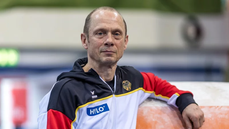 Cheftrainer Jens Milbradt &auml;u&szlig;ert sich vor der Heim-EM der Turner. - &copy; Frank Hammerschmidt/dpa