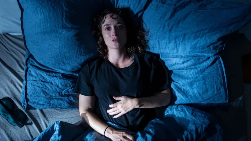 Der Alkohol hat Katja (Friederike Becht) fest im Griff. - &copy; Oliver Vaccaro/ZDF/dpa