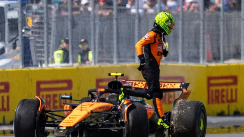Nach dem Unfall war der McLaren von Lando Norris nur noch Schrott. - © Christopher Katsarov/The Canadian Press via AP/dpa