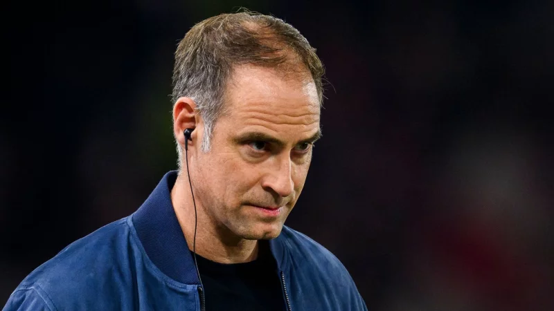 Oliver Mintzlaff geht nach dem 0:6 gegen München mit den RB-Kickern hart ins Gericht. (Archivbild) - © Tom Weller/dpa