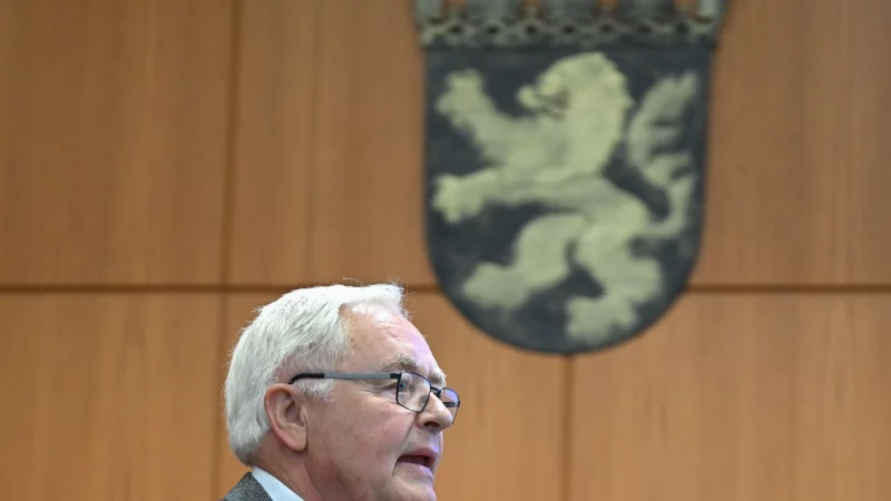 Das Verfahren gegen den ehemaligen DFB-Generalsekretär Horst R. Schmidt wegen des Verdachts der Steuerhinterziehung ist eingestellt worden. - © Arne Dedert/dpa-Pool/dpa