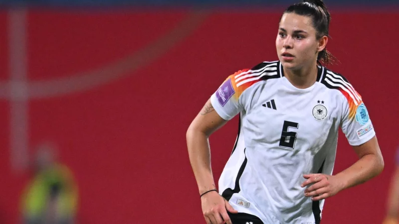 Weiter im Blickpunkt: Lena Oberdorf. - © Sebastian Christoph Gollnow/dpa