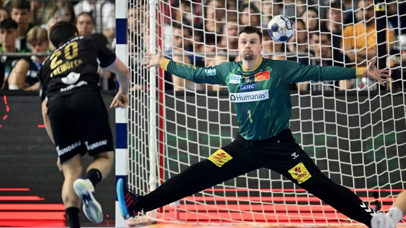 Magdeburgs Torh&uuml;ter Sergey Hernandez (r) war ein Garant beim Gewinn der Champions League - &copy; Marius Becker/dpa