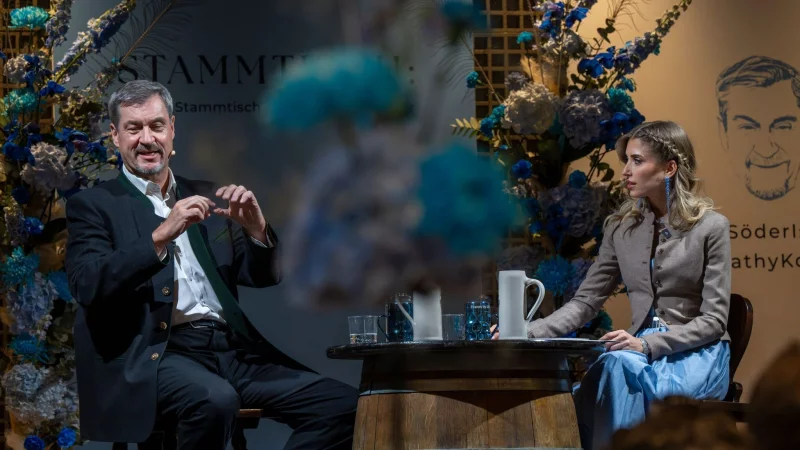 Influencer unter sich: Cathy Hummels und Markus Söder. - © Peter Kneffel/dpa