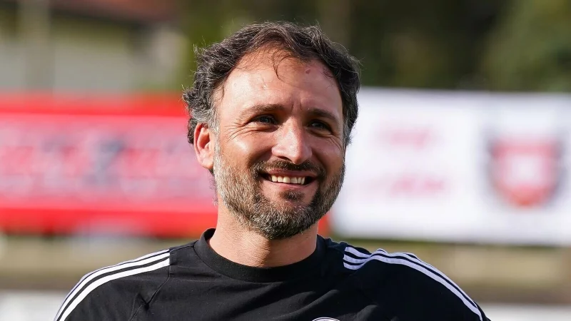 Jose Barcala wird neuer Trainer der Bayern-Fußballerinnen. - © Daniela Porcelli/Just Pictures/dpa