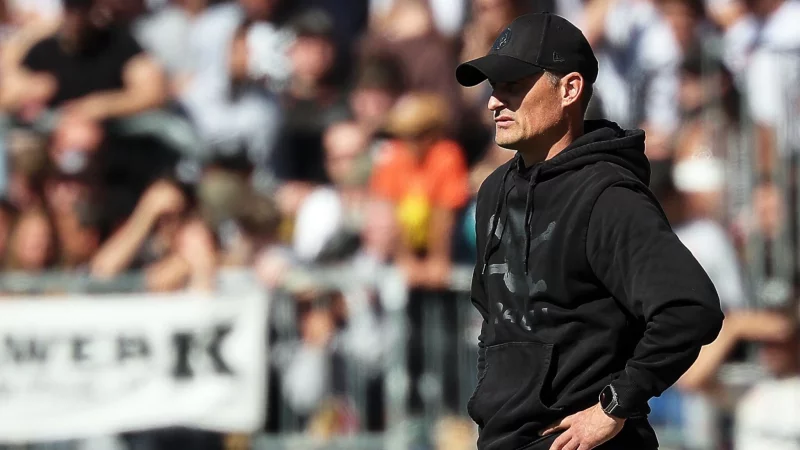 St. Paulis Trainer Alexander Blessin - &copy; Christian Charisius/dpa