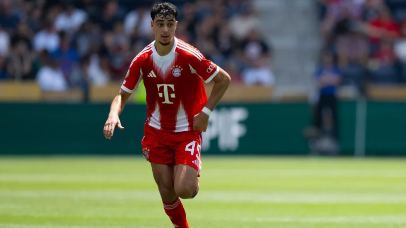 Zur&uuml;ck im Bayern-Training nach Verletzung und Operation: Aleksandar Pavlovic. - &copy; Sven Hoppe/dpa