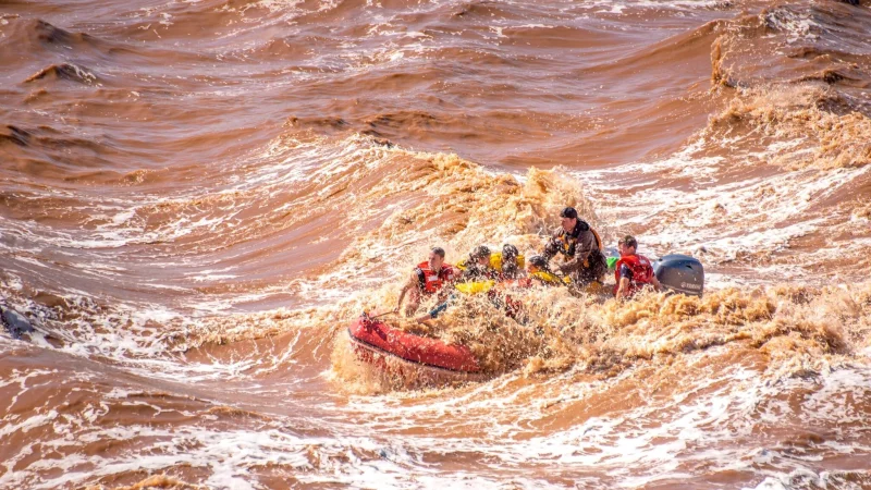 Nasse Kleidung, kreischende Passagiere &ndash; nur der Guide bleibt gelassen: &laquo;Don&rsquo;t worry!&raquo; - &copy; Patrick Rojo/Tourism Nova Scotia/dpa-tmn