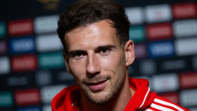 Leon Goretzka blickt auf ein schwieriges und turbulentes Jahr zurück. - © Sven Hoppe/dpa