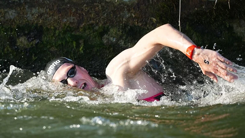 Hier in der Seine, bei der WM im Meer: Florian Wellbrock und seine Kollegen hoffen auf sauberes Wasser. - © Michael Kappeler/dpa