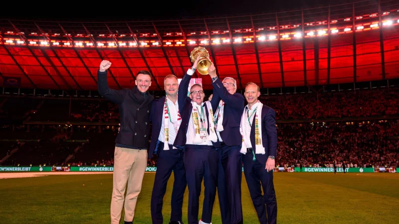 Vorstand Marketing und Vertrieb Rouven Kasper (r) wechselt vom VfB Stuttgart zum FC Bayern. (Archivbild) - &copy; Tom Weller/dpa