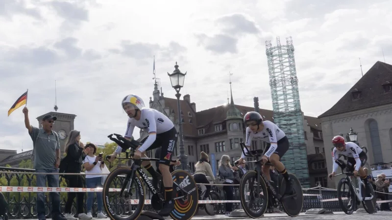 Bei der WM im vergangenen Jahr: Marco Brenner, Miguel Heidemann und Maximilian Schachmann in Aktion - Heidemann und Schachmann sind erneut im deutschen Aufgebot. (Archiv) - © Til Buergy/KEYSTONE/dpa