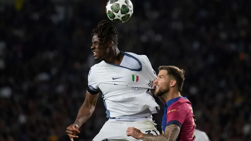 Inter-Verteidiger Yann Aurel Bisseck beim Halbfinal-Coup gegen den FC Barcelona. - © Emilio Morenatti/AP/dpa
