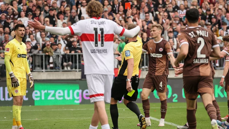 Pauli musste gegen Stuttgart lange in Unterzahl spielen. - © Christian Charisius/dpa