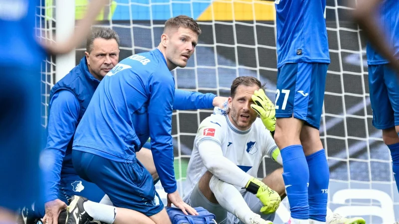 Fällt erst mal aus: Hoffenheims Keeper Oliver Baumann. - © Uwe Anspach/dpa