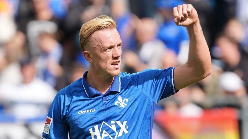 Isac Lidberg jubelt f&uuml;r Darmstadt. - &copy; Marc Sch&uuml;ler/dpa