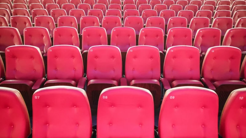 Viele Kinos in Deutschland haben Investitionsbedarf - und leiden unter schwachen Zuschauerzahlen. (Symbolbild) - © Oliver Berg/dpa