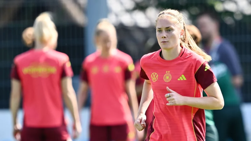 Sjoeke Nüsken ist die neue stellvertretende Kapitänin - © Sebastian Christoph Gollnow/dpa