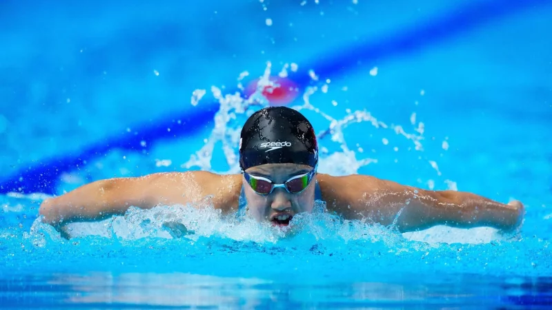Erst zwölf und trotzdem schon bei der WM: Yu Zidi. - © Vincent Thian/AP/dpa