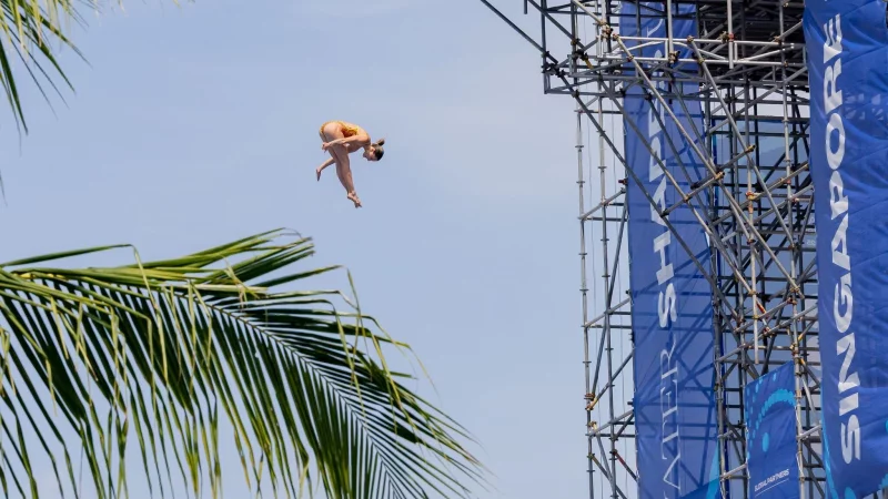 Aus gr&ouml;&szlig;er H&ouml;he in die Tiefe: Schmidbauer liebt ihren spektakul&auml;ren Sport. - &copy; Jo Kleindl/dpa