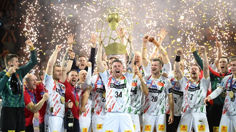 Der SC Magdeburg bejubelt den dritten Triumph in der Champions League nach 2002 und 2023. - © Marius Becker/dpa