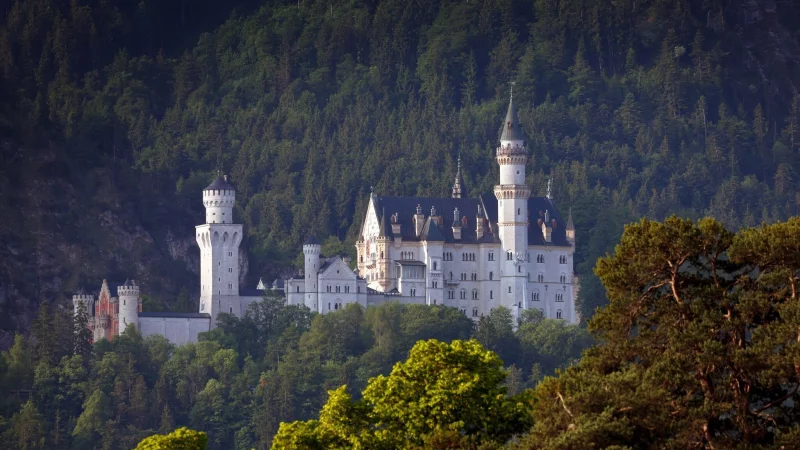 Schloss Neuschwanstein k&ouml;nnte schon bald zum Weltkulturerbe erkl&auml;rt werden (Archivbild). - &copy; Karl-Josef Hildenbrand/dpa