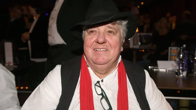 Er wurde als Moderator von Sendungen wie «1, 2 oder 3» oder «Kinderquatsch mit Michael» berühmt. (Archivbild von 2023) - © Felix Hörhager/dpa