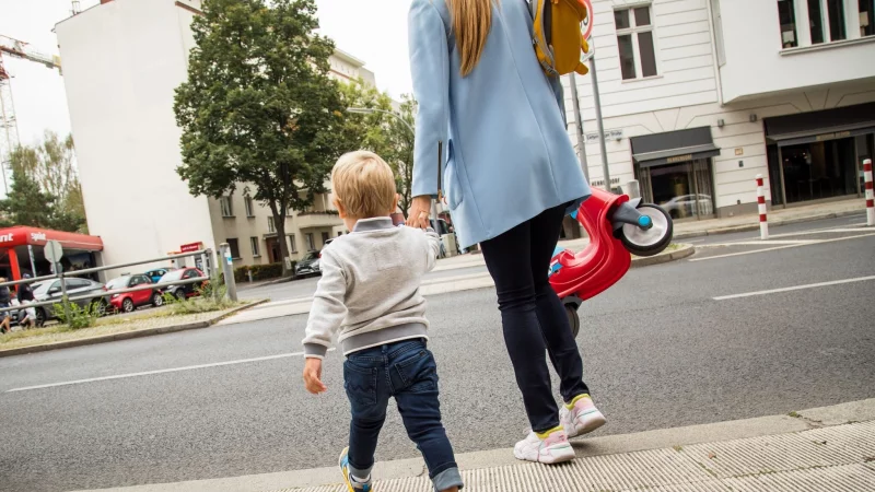 In der Elternzeit gek&uuml;ndigt? F&uuml;r M&uuml;tter und V&auml;ter h&auml;ufig eine besonders herausfordernde Situation. - &copy; Christin Klose/dpa-tmn
