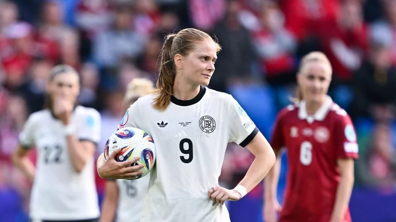 Hat Giulia Gwinn als Elfmeterschützin bei der EM vertreten: Sjoeke Nüsken - © Sebastian Christoph Gollnow/dpa