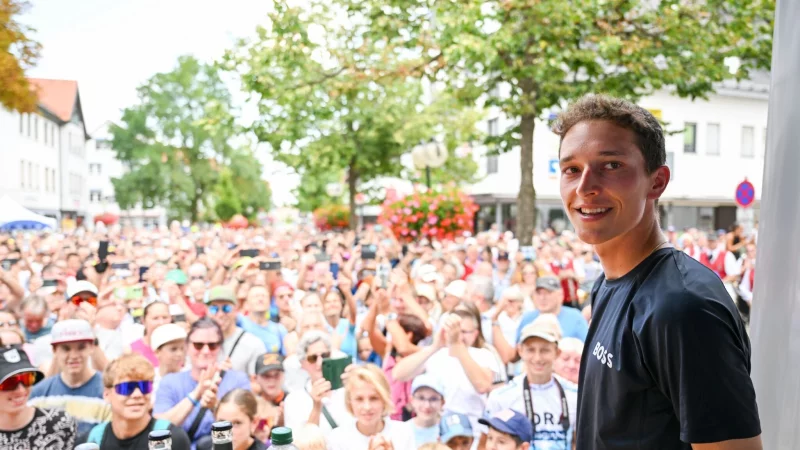 Florian Lipowitz wird in seiner Heimat begeistert empfangen. - © Marius Bulling/dpa