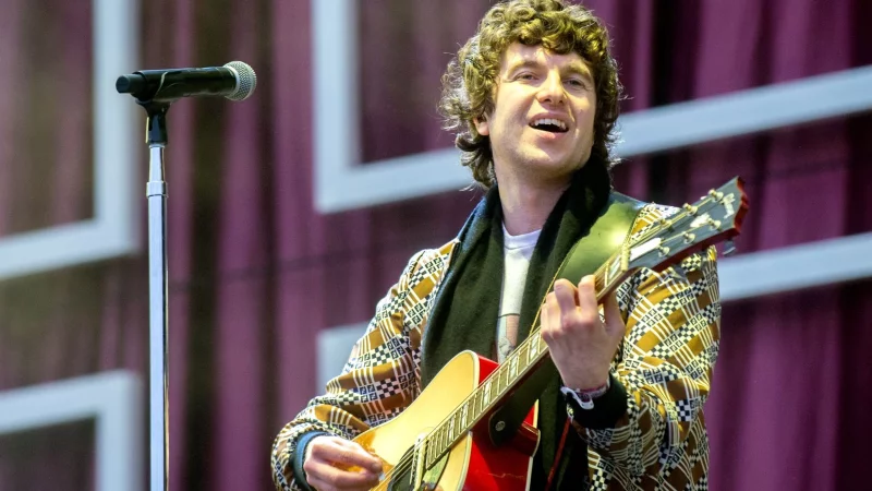 Seine ersten Songs schrieb Kooks-Frontmann Pritchard als Teenager – noch heute singt er auf großen Bühnen Hits wie «Naïve». (Archivbild) - © Hauke-Christian Dittrich/dpa