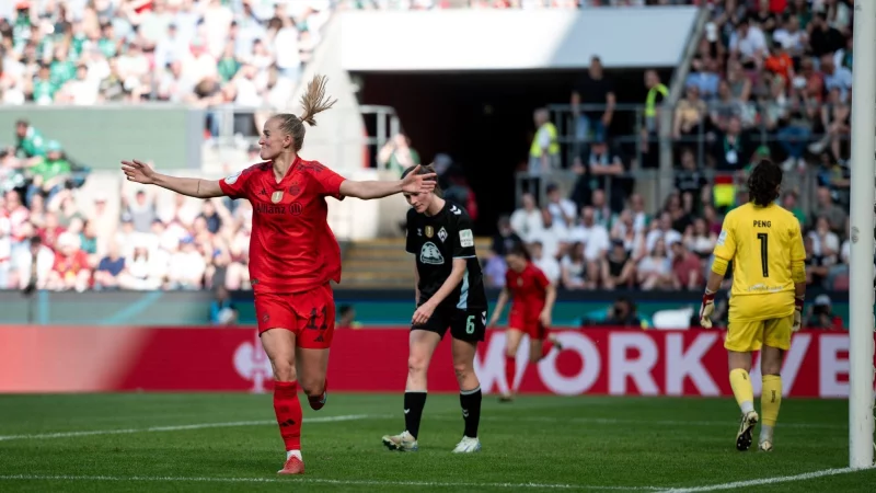 Dreier-Pack im Finale von Köln: Lea Schüller - © Fabian Strauch/dpa