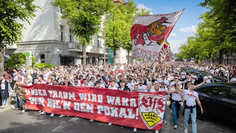 Der VfB Stuttgart will sich mit dem Pokalsieg einen Traum erfüllen. - © Christoph Soeder/dpa