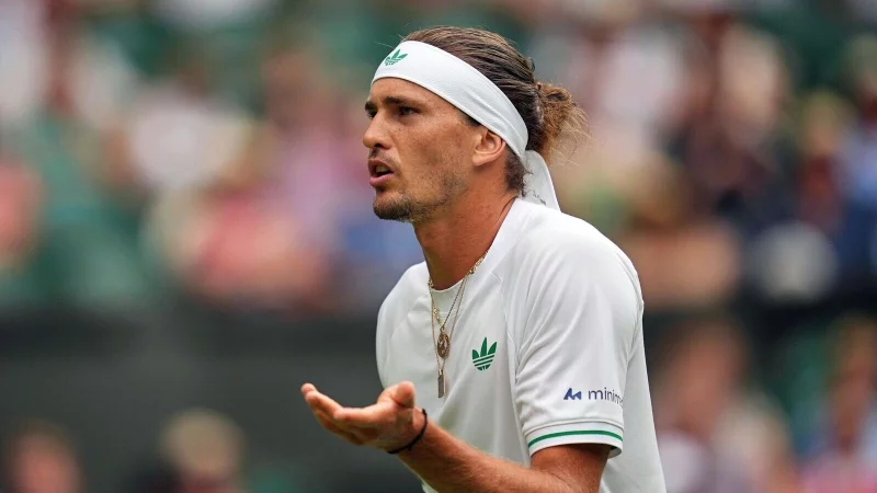Alexander Zverev machte nach seinem Ausscheiden bemerkenswerte Aussagen. - © Kin Cheung/AP/dpa