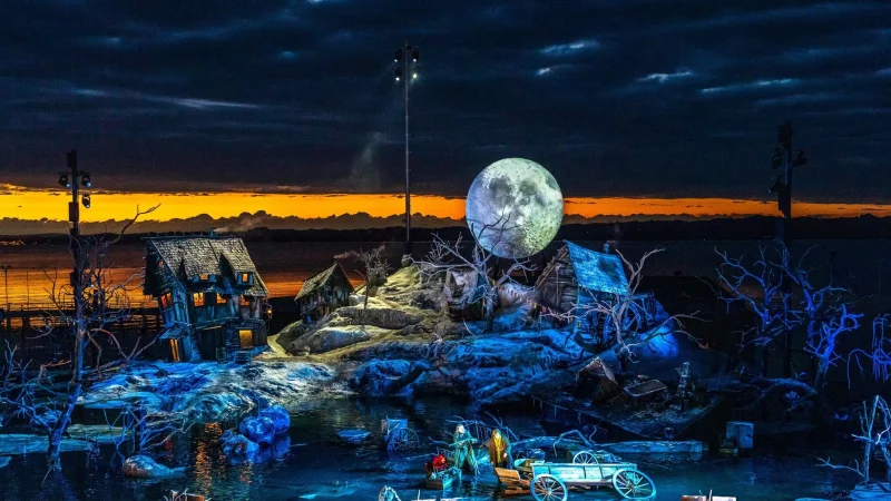 Dieses Jahr ist noch der «Freischütz» zu sehen, ab 2028 reitet der «Fliegende Holländer» über den Bodensee. (Archivbild) - © Dietmar Stiplovsek/APA/dpa